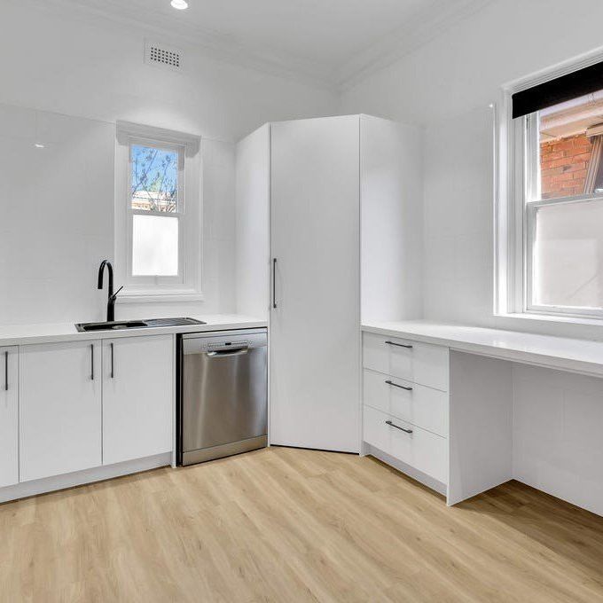 Classic Abbotsford Elegance with a Contemporary Edge - Photo 1