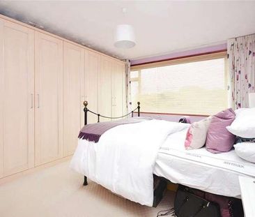 Dunster Crescent, Hornchurch, Essex, RM11 - Photo 6