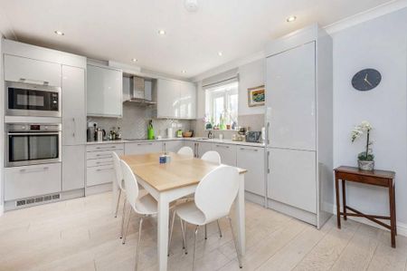 3 bedroom maisonette to rent - Photo 3