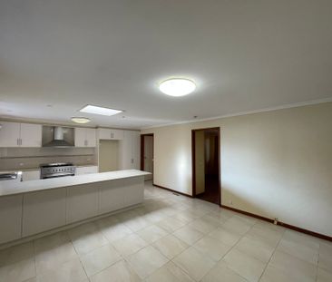 Four Bedroom Family Home in Heart of Clarinda&period;&period;&perio... - Photo 2