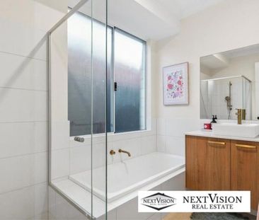 16 Topaz Way, Treeby - Photo 2