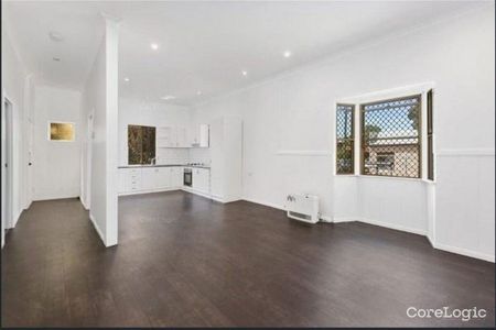 Colonial Family Lifestyle! - Photo 4