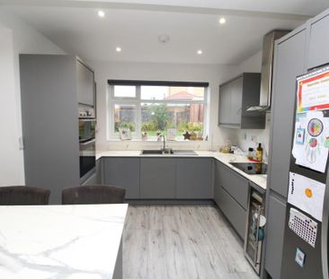 4 bedroom semi-detached house to rent - Photo 1