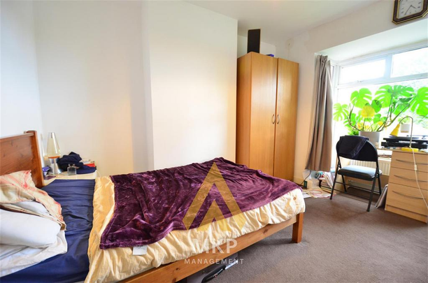 5 bedroom semi-detached house to rent - Photo 1