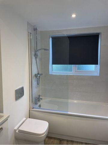 2 bed Apartment - To Let - Photo 5