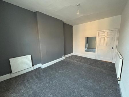 3 bedroom flat to rent - Photo 3