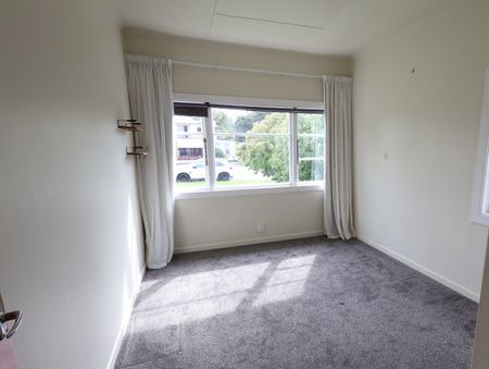 Charming Two-Bedroom Cottage for Rent in Mangapapa - Photo 5