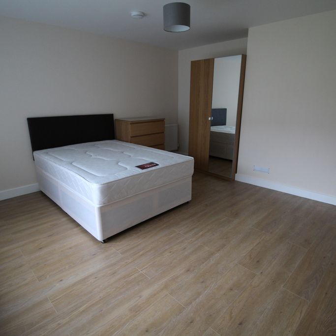 4 Bed Student Accommodation - Photo 1