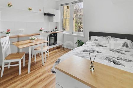 A well-presented self-contained studio apartment located on the desirable Glenloch Road, NW3 - Photo 2