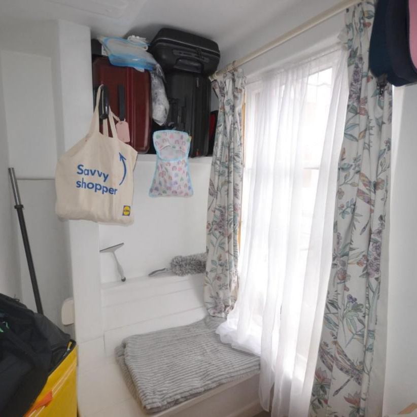 Studio Flat Tudor Street, Exeter, EX4 3BR - Photo 1