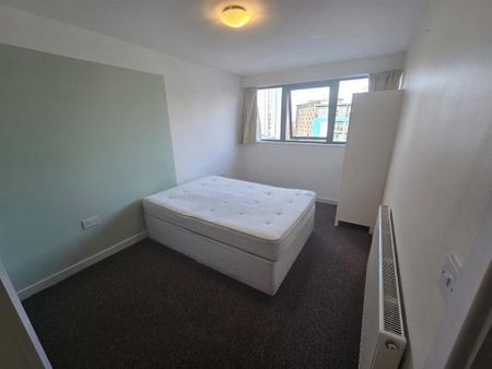2 bedroom flat to rent - Photo 4