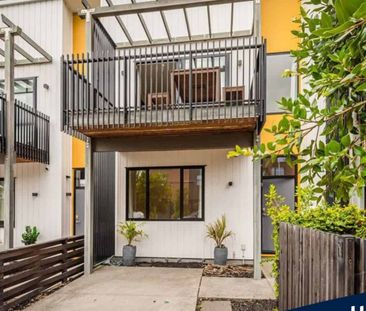 Modern Townhouse in Hobsonville! - Photo 1