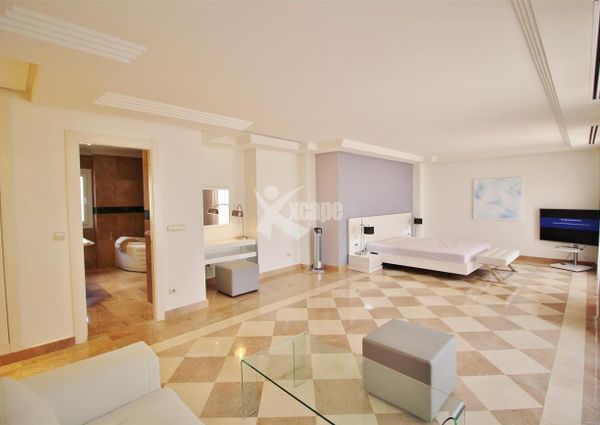 Luxury 2 bedrooms Penthouse Duplex for rent in Nueva Andalucia