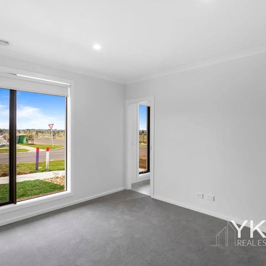 1 Kumara Drive, Manor Lakes, Vic 3024 - Photo 1