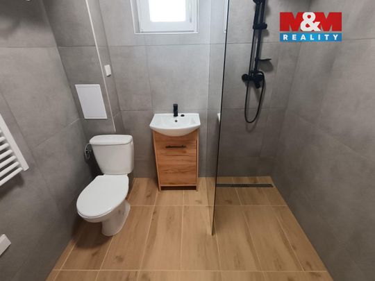 Pronájem bytu 2+kk 40 m², V Zimném dole 779, Orlová - Photo 1