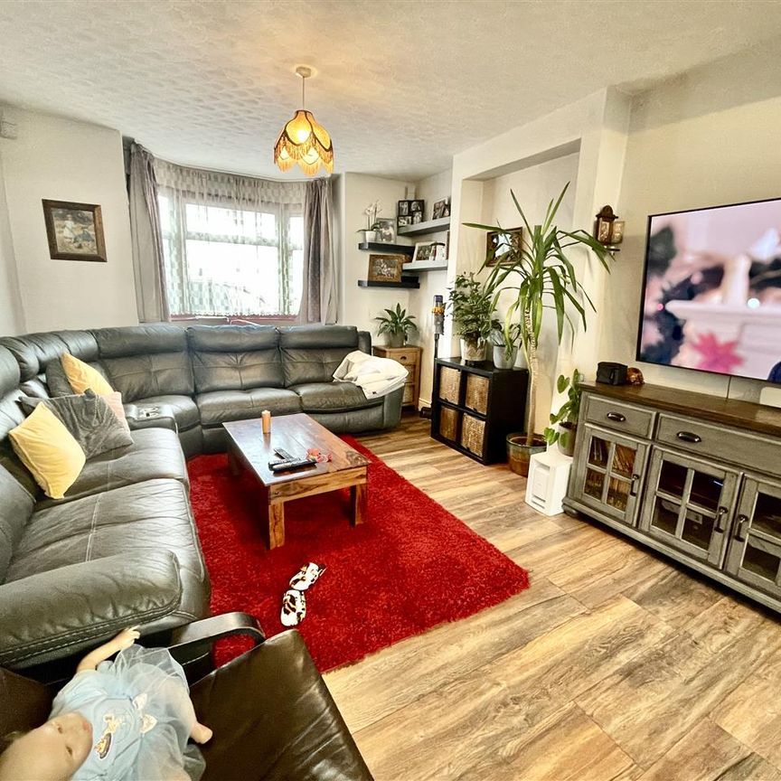 Village Way, London - Photo 1