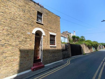 3 bedroom semi-detached house to rent - Photo 4