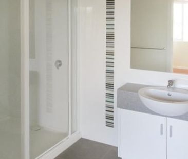 PRIME LOCATION – IMMACULATE ONE BEDROOM UNIT - Photo 2