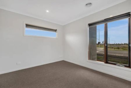 261 Highlander Drive, Craigieburn VIC 3064 - Photo 2