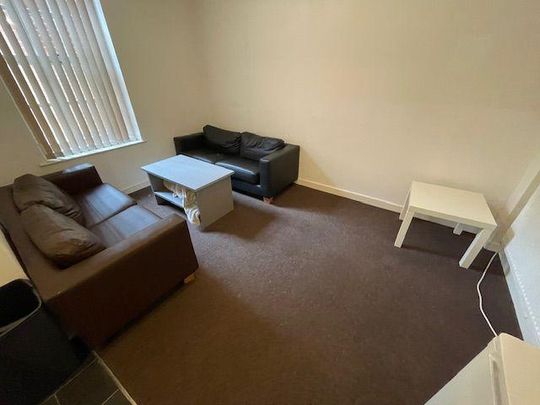 3 bedroom flat to rent - Photo 1