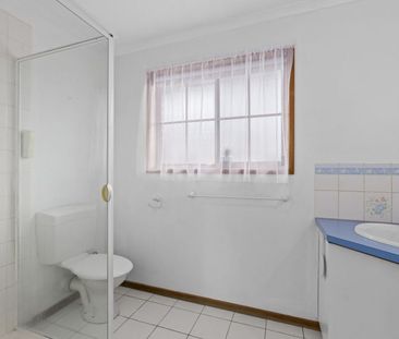 8 Monash Court, Whittington - Photo 6