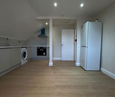 3 bedroom flat to rent - Photo 4