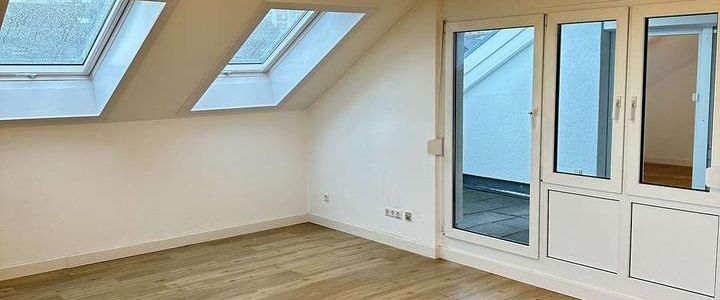 2 Zi.-Wohnung mit Loggia und Einbauküche (unmöbliert) - Foto 1