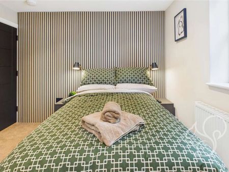 Bespoke 6 Bedroom All en-suite HMO Room 1 - Photo 3