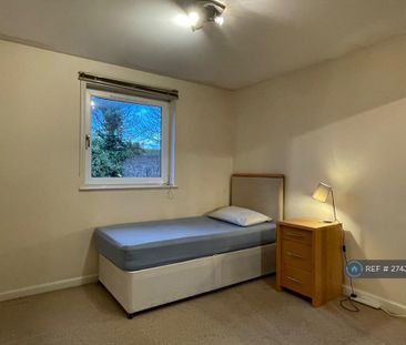 3 bedroom flat to rent - Photo 3