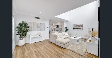 2 Bedroom – Walk to town – Fully furnished - Photo 2