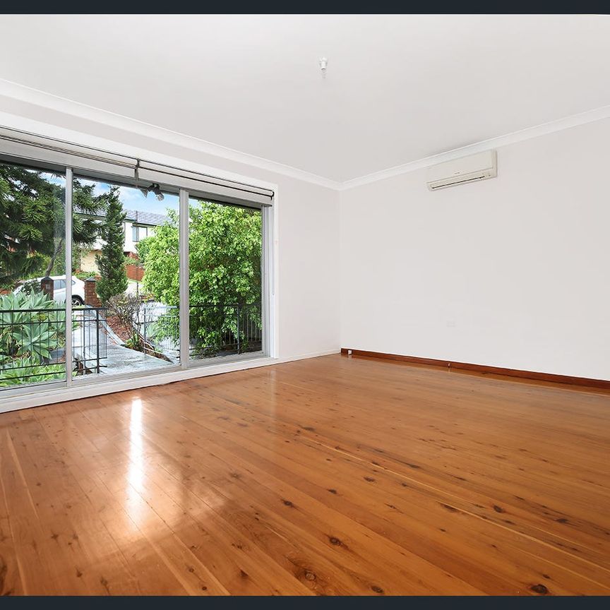 EASY-CARE FAMILY HOME IN PRIME LOCATION! - Photo 1