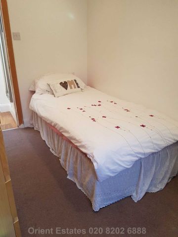 Price £700 pcm - Available Now - Furnished - Photo 3