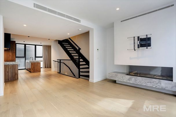 11/10 Boundary Street, South Melbourne - Photo 1