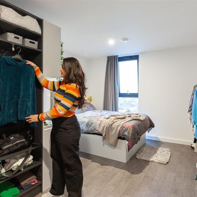 1 bedroom in a flat share to rent - Photo 1