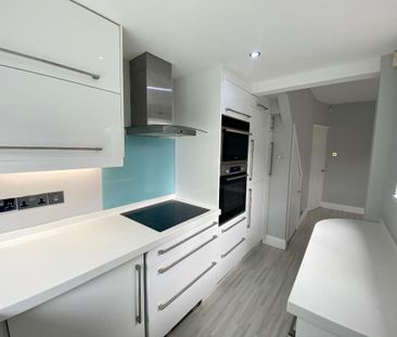 2 bedroom end of terrace house to rent - Photo 3