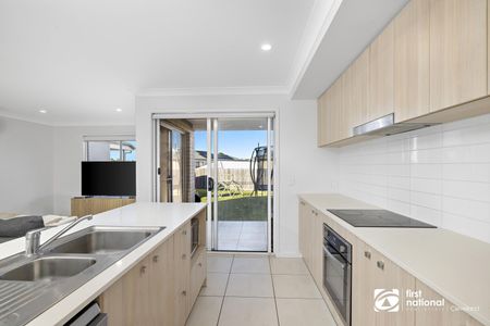 STUNNING FAMILY HOME IN REDLAND BAY! - Photo 5