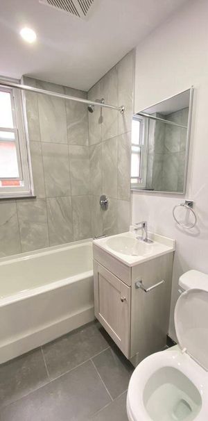 5821-22 - 5821 CHEMIN COTE ST LUC, Montréal - Photo 1