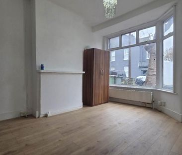 2 bedroom end of terrace house to rent - Photo 5