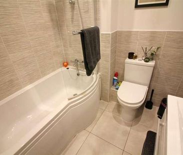 Croft Close, Prestwich, M25 - Photo 3