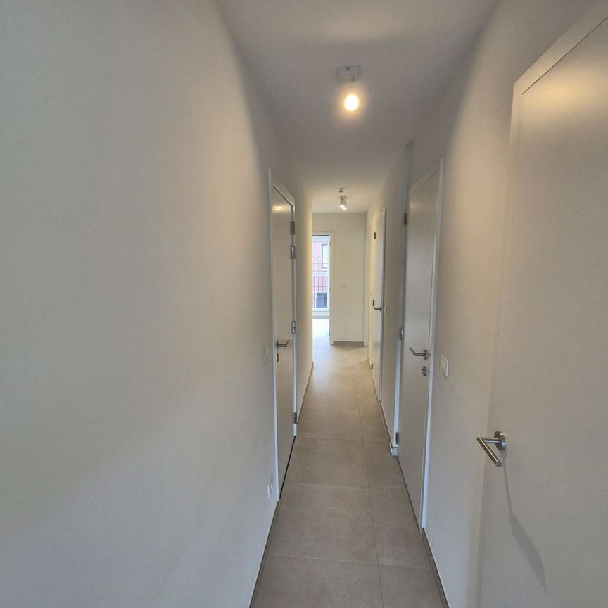 Instapklaar appartement met drie slaapkamers in hartje Geel - Photo 1