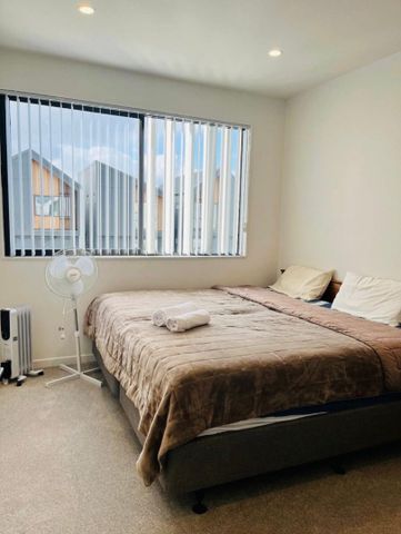 Modern four-bedroom standalone two-story home in Westgate - Photo 4