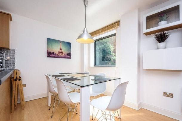 Montaigne Close - Photo 1