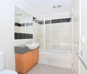 Perfectly positioned townhouse - Photo 5