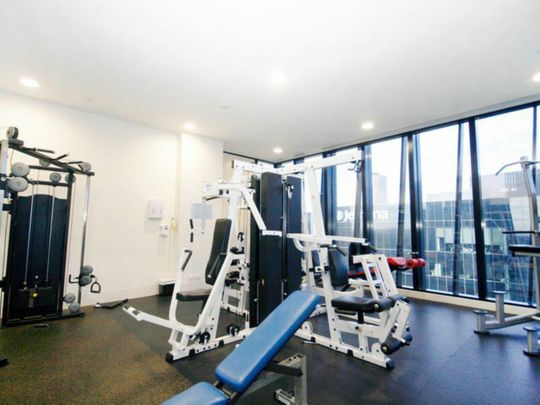 Fully Furnished Luxury 2 bedrooms apartment In the CBD! No block view!!! - Photo 1