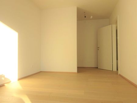 Moderne, schöne 3-Zimmer-Wohnung mit großem Balkon und KFZ-Tiefgaragenabstellplatz in ruhiger Lage - Photo 2