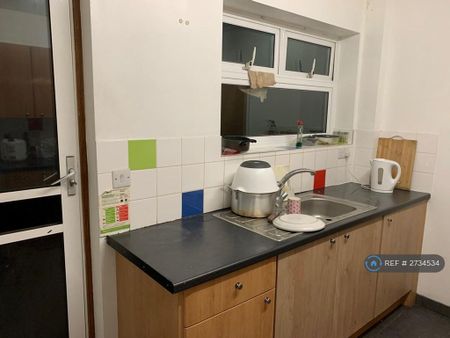 1 bedroom in a house share to rent - Photo 5