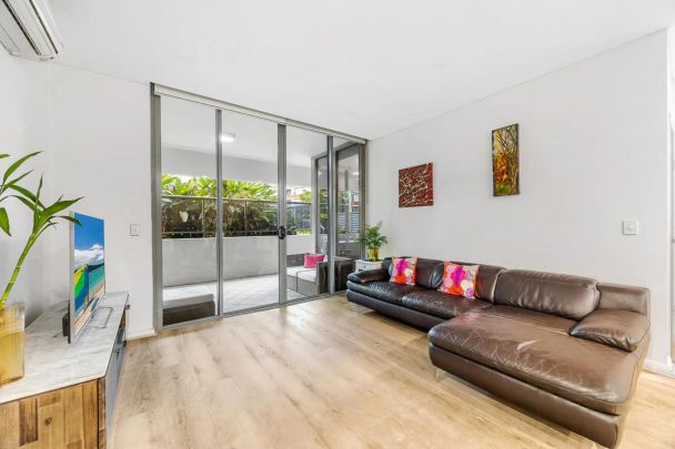 Dual Access | Large Internal | Great Location - Photo 1