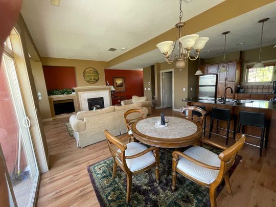 Great 2bed, 2.5bath Fully furnished Townhouse by UBCO/ Airport 8 month Lease - Photo 1
