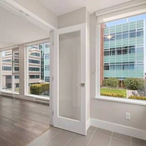 Quiet & bright Unfurnished 2Bdm northwest corner unit in modern CAMBIE - Photo 2