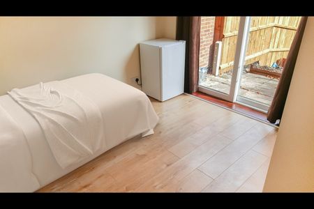 Room in a Shared House, Atlantic Road, B44 - Photo 2